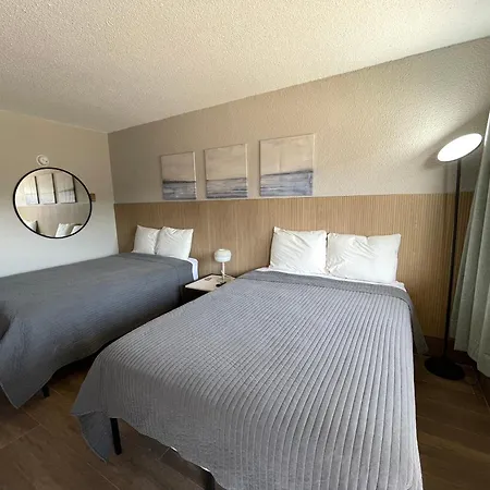 Stone Creek Inn & Suites